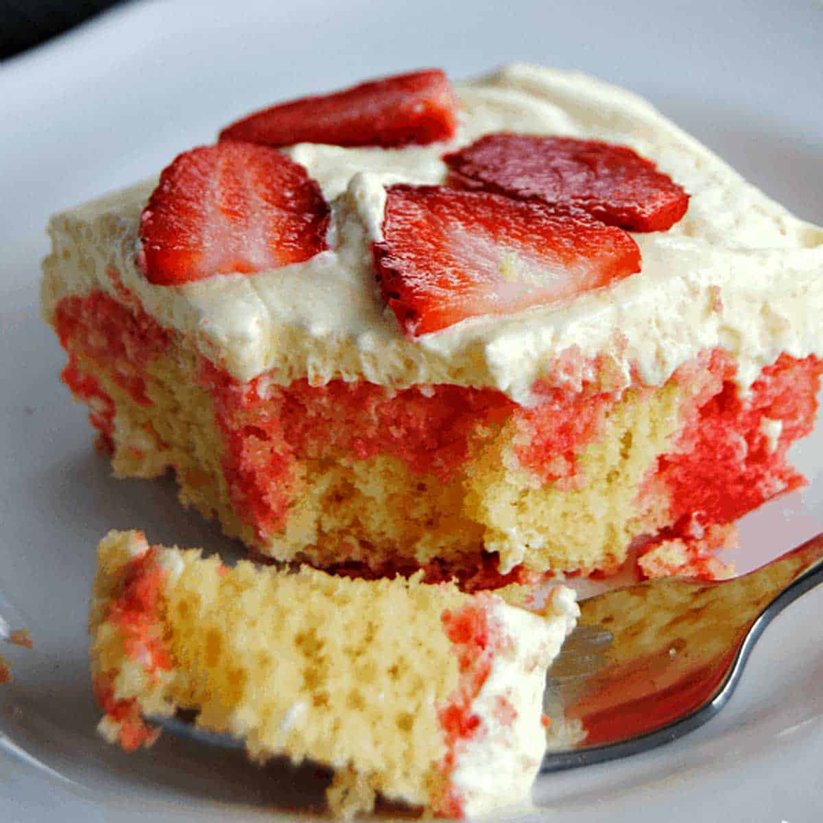 Best Homemade Strawberry Jello Poke Cake [VIDEO] - S&SM